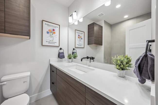 Building Photo - 303 Charlock St