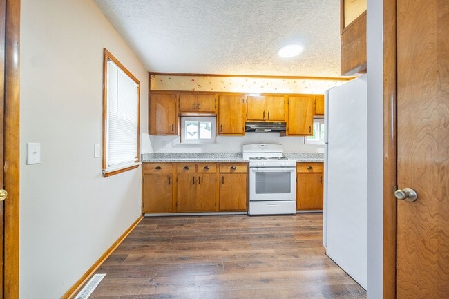 Building Photo - Charming Cape Cod Home in North Linden — 3...