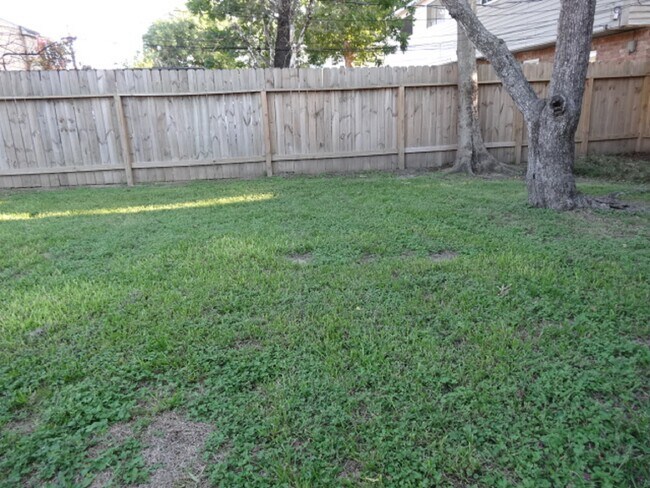 Building Photo - 5524 Deep Forest Dr