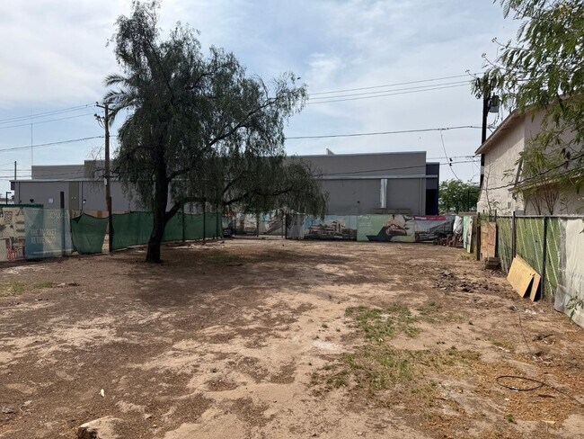 Building Photo - 710 S 1st St