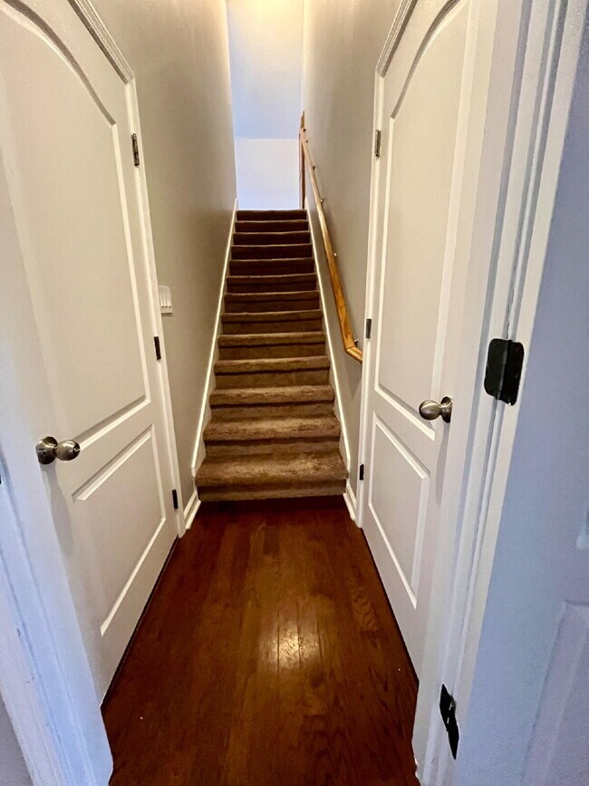 Building Photo - "Charming 3-Bedroom Retreat with 2 Full Baths in Clarksville – Your Spacious 1,480 Sq Ft Haven Aw...