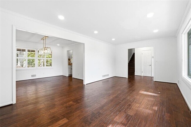 Building Photo - 4832 Valley View Ct