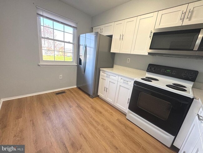 Building Photo - 17 Holland Hill Ct