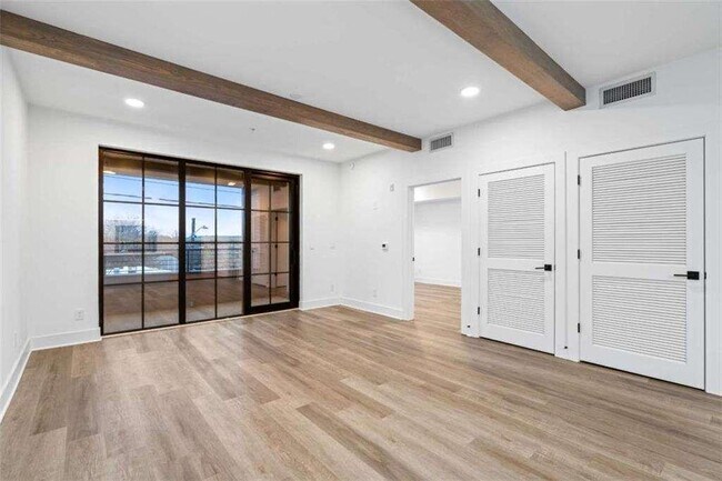 Building Photo - 346 Peters St SW