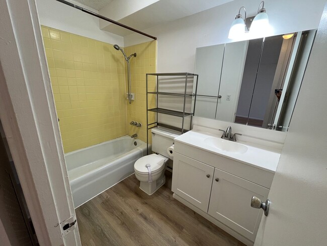 Building Photo - Salt Lake (Honolulu) Ilima West - 2 bedroo...