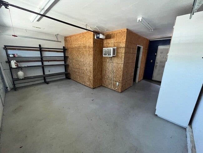 Building Photo - SW Visalia Home coming soon!!