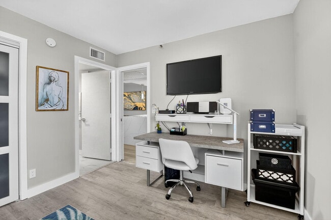 Building Photo - 20 Royal Palm Way