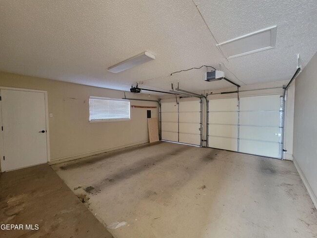Building Photo - 305 Garden Grove Ln