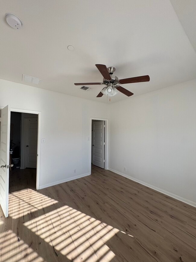 Building Photo - 1620 Bryant Dr