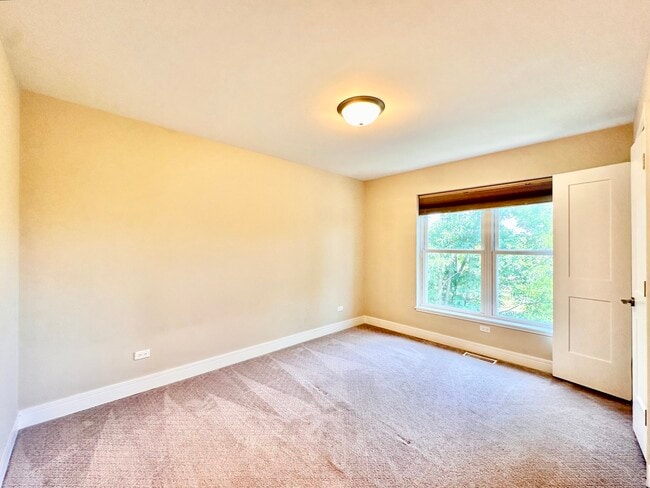 Building Photo - 2601 Chelsey St