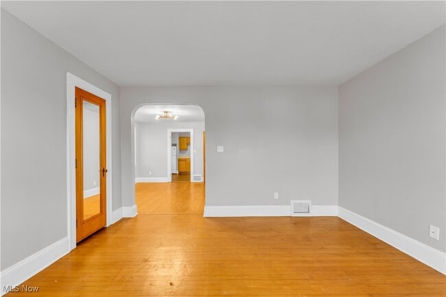 Building Photo - 10007 Parkview Ave