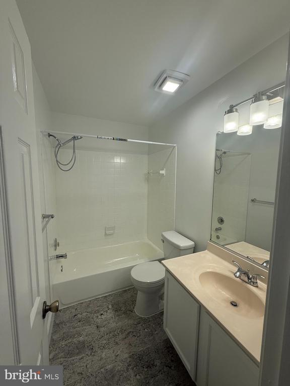 Building Photo - 13710 Creola Ct