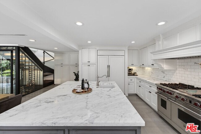 Building Photo - 760 S San Rafael Ave