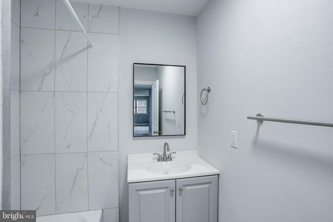 Building Photo - 20 Florence Tollgate