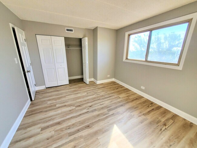 Building Photo - 8141 W 84th Pl