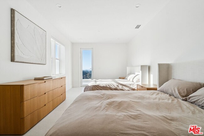 Building Photo - 265 Westlake Blvd