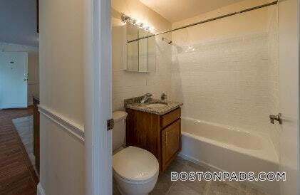 Building Photo - 10 Westgate Dr