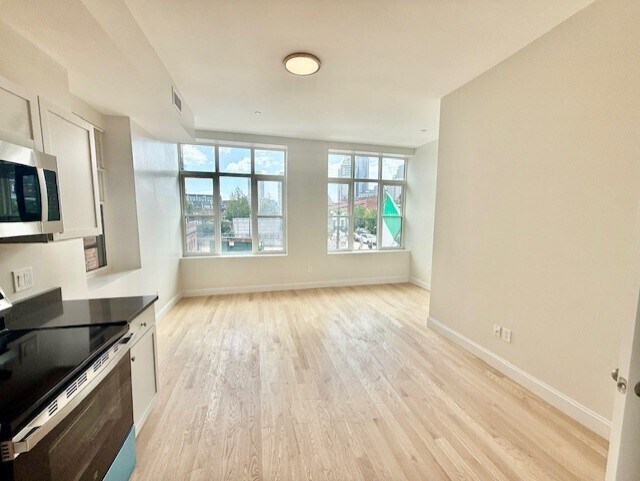 Building Photo - 204 Hanover St