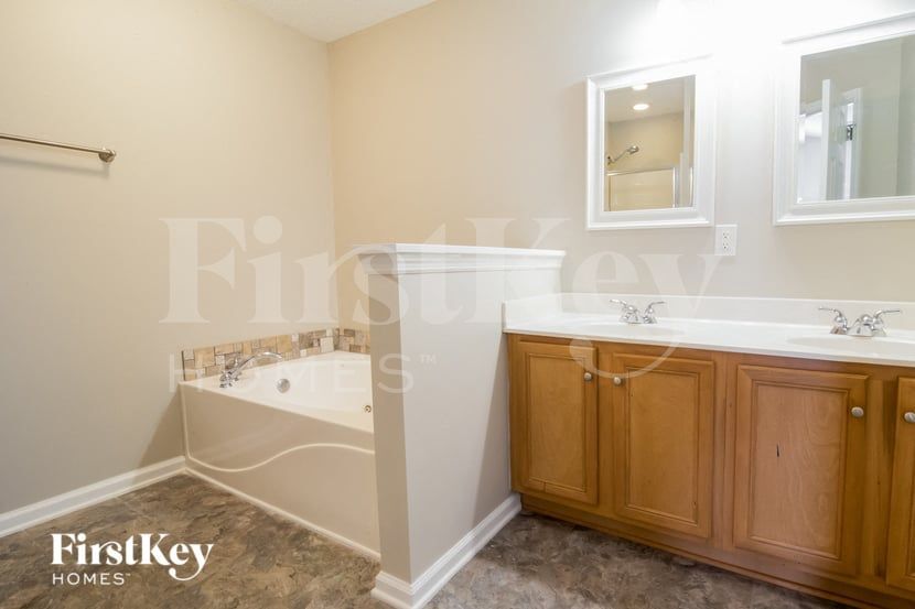 Building Photo - 528 Beverly Dr