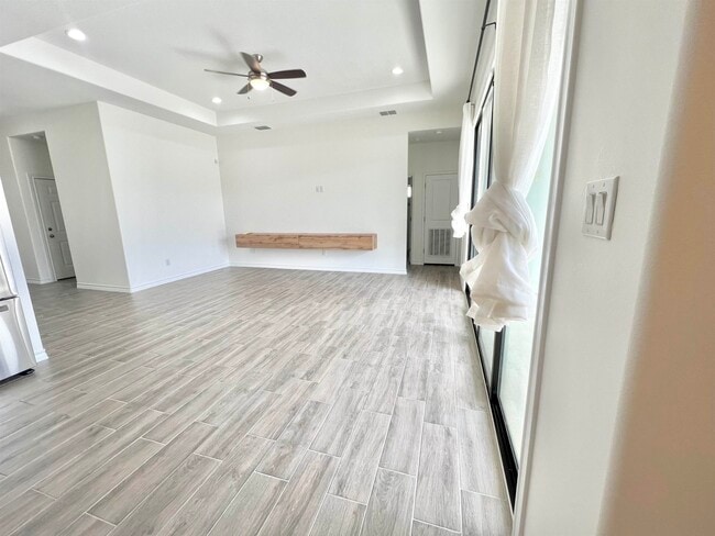 Building Photo - 409 Alex Haley Dr