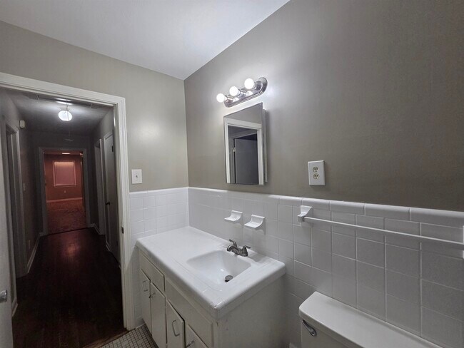 Building Photo - 4723 Wooddale Ave