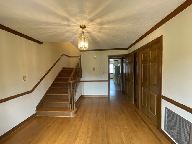 Building Photo - 156 Scottsmill Rd