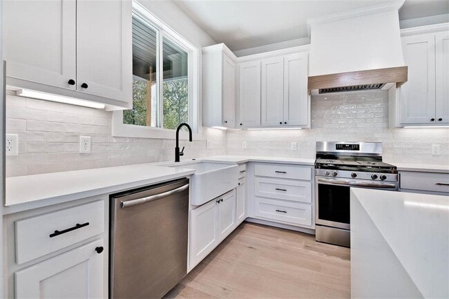 Building Photo - 28 Bedford Ln