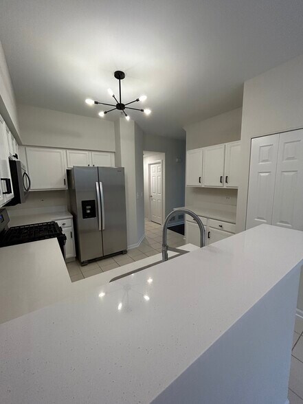 Building Photo - 2375 Chelsea Rd