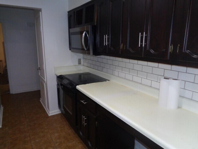 Building Photo - 301 Kings Row Dr