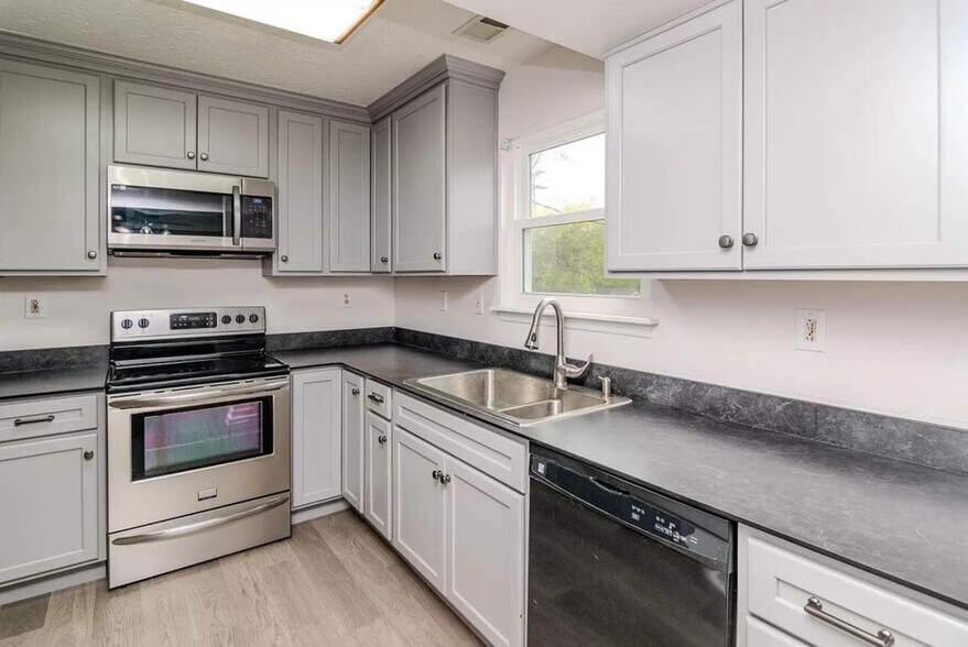 Building Photo - 3685 Appian Way