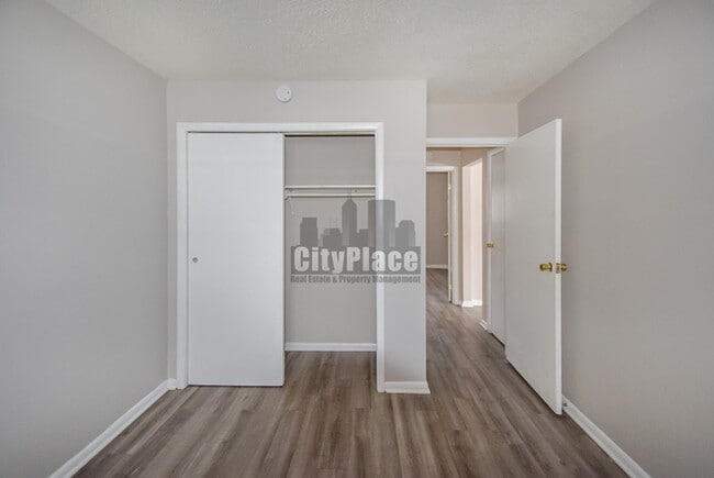 Building Photo - 2412 N Lesley Ave