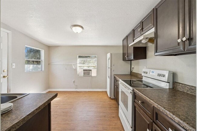 Building Photo - 40542 W 3rd Ave