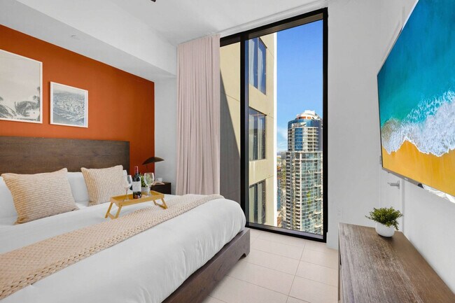 Building Photo - 601 NE 1st Ave