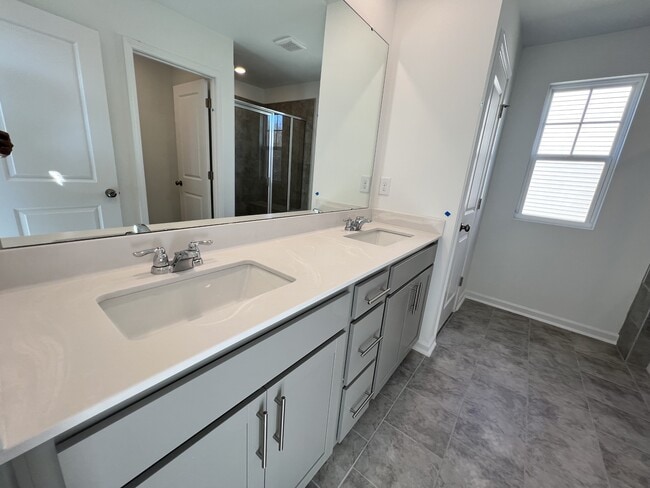 Building Photo - 1025 Red Finch Wy