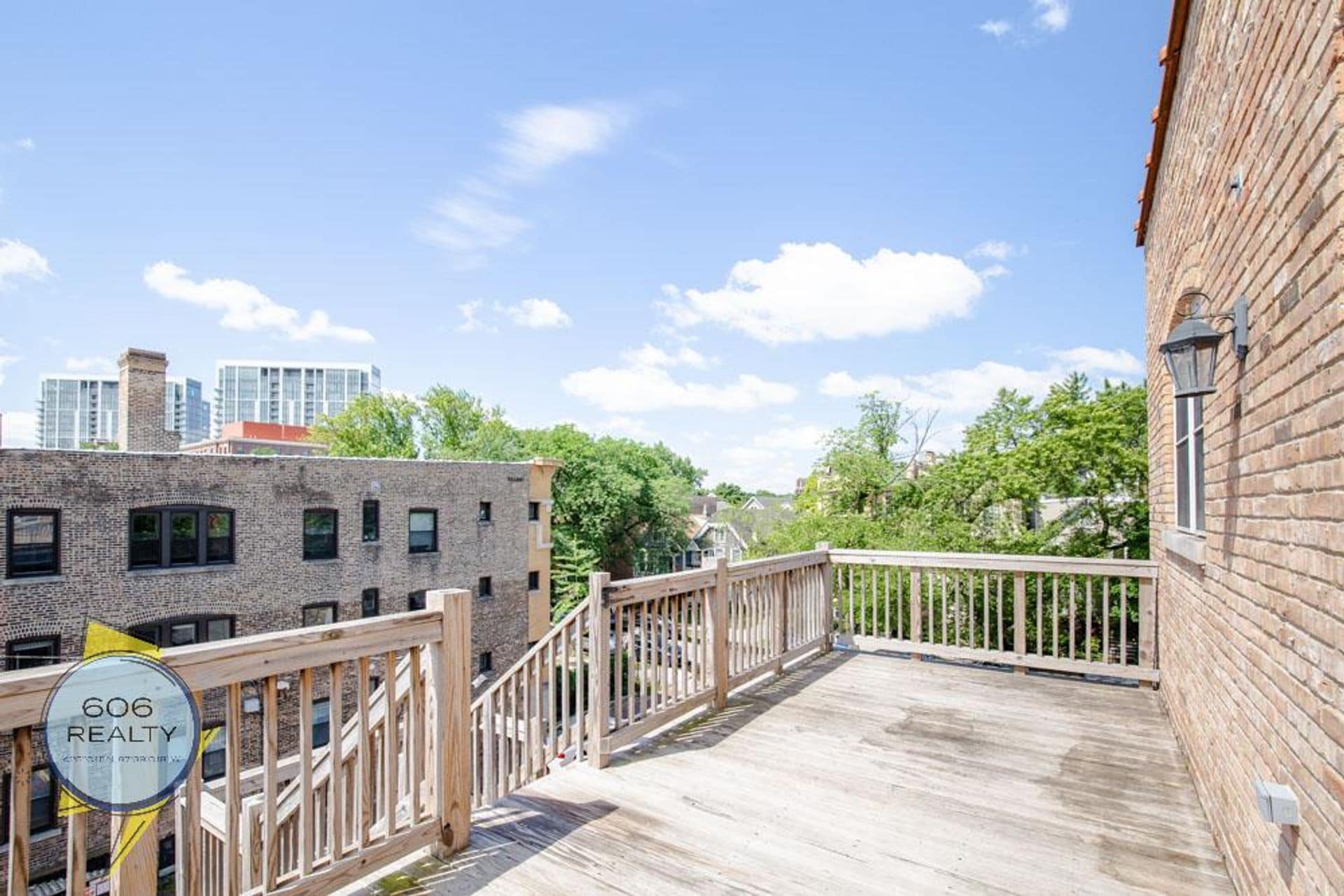 Building Photo - 647 W Deming Pl