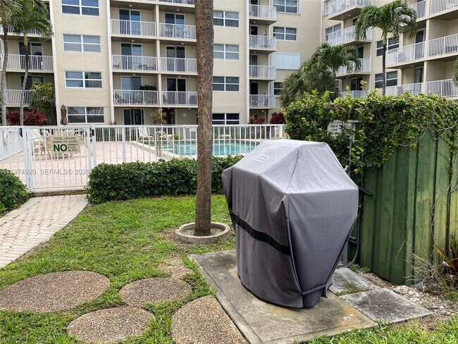 Building Photo - 2929 S Ocean Blvd