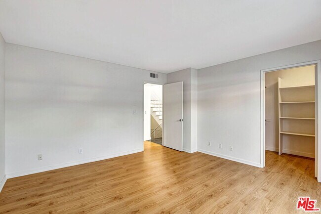 Building Photo - 811 21st St