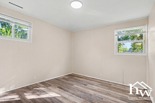 Building Photo - Charming 3-Bedroom Home Near Erskine Park