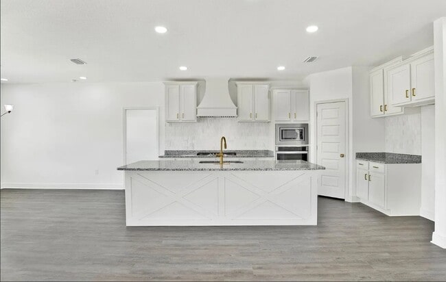 Building Photo - 30872 Semper Dr