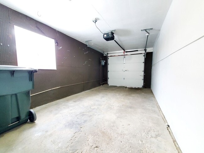 Building Photo - 3 Bed- 2 Full Bath Ranch for Rent | Newly ...