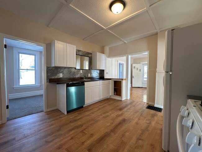 Building Photo - 2550 Crozier Ave