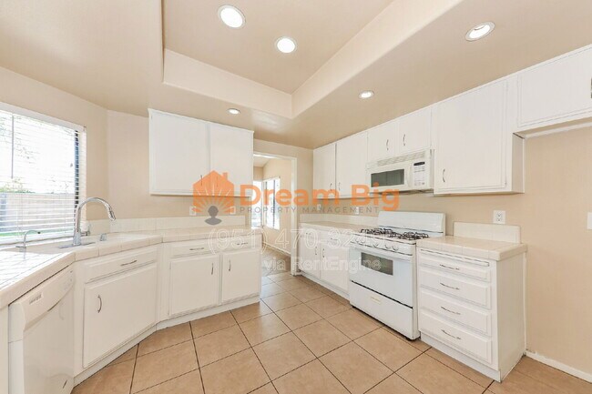 Building Photo - 8276 Yearling Way