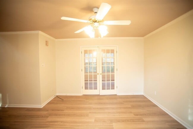 Building Photo - 14 Echo Point