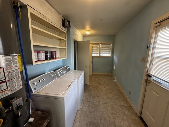 Building Photo - Stunning Home Located In Tech Terrace Minu...