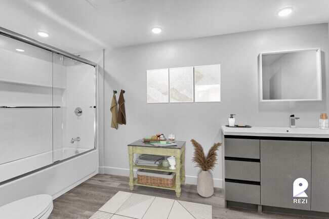 Building Photo - 7040 Woodman Ave