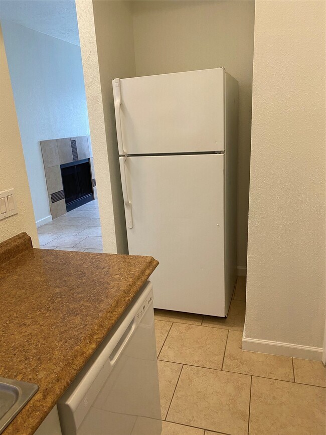 Building Photo - 2021 Spenwick Dr