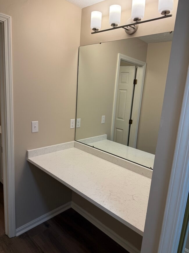 Building Photo - 1390 Cedarwood Dr