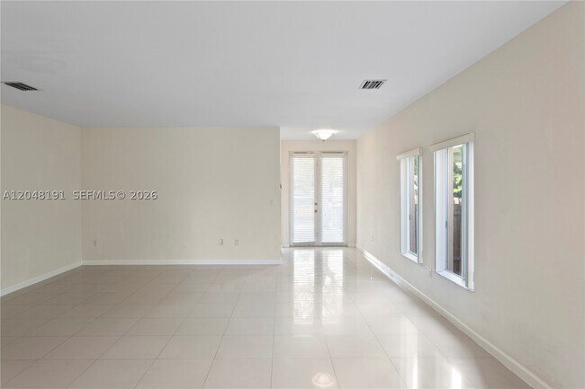 Building Photo - 2782 SW 33rd Ave