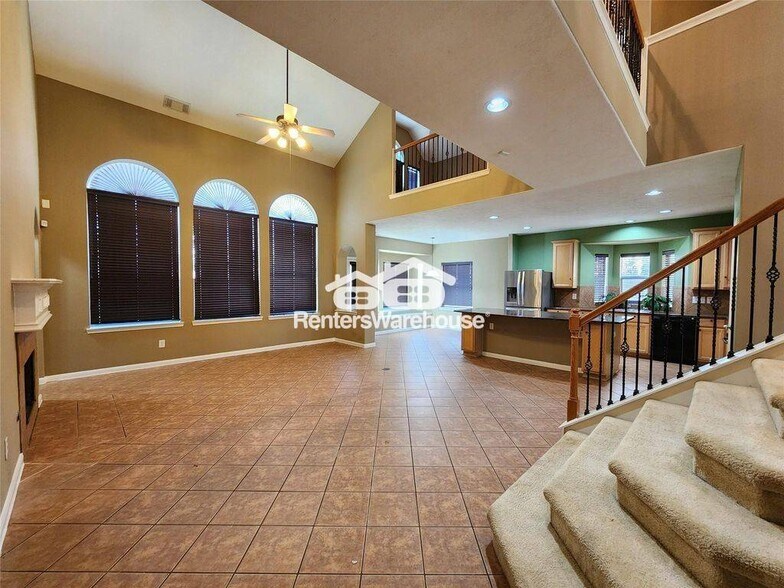 Building Photo - 716 Almond Pointe