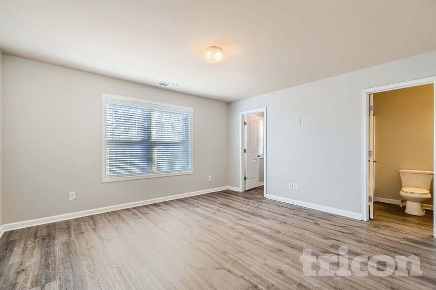 Building Photo - 3919 King Fisher Dr